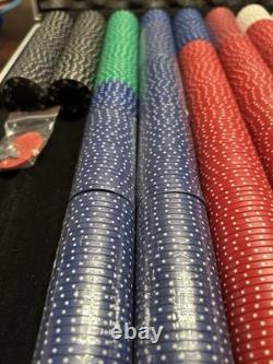 Poker Chip Set With Aluminum Case And 970 Poker Chips! Great Set