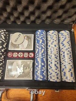 Poker chips set with aluminum locking casing, comes with key