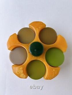 VINTAGE BAKELITE POKER CHIP SET STAND 3.25 Butterscotch Holder Green Chips AA73