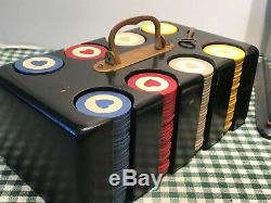 VINTAGE PORTABLE TRAVEL CLAY POKER CHIP SET LOCKING BOX WithBRASS HARDWARE & KEY