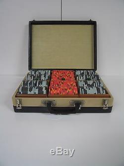 Vintage 300 Chip Set from Nevada Club/Lodge inCase with Blue Bakelite Handle