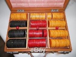 Vintage Boxed Set Of Bakelite Poker Chips 300 Yellow Red Green In Leather Box